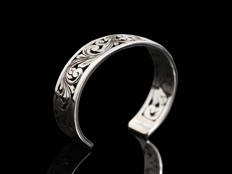 Barrow Cuff With Diamonds